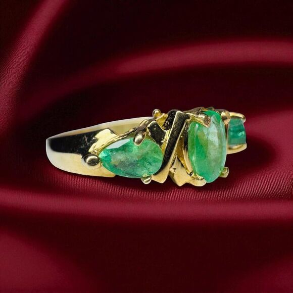 VINTAGE- 10K Gold Natural Colombian Emerald Ring- Size 5-Three Stone Ring -2.3g - Picture 2 of 16